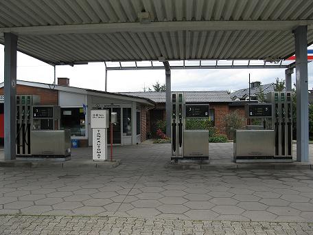 Tankstelle mit 3 Zapfsäulen